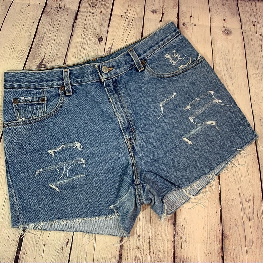 Vintage High Waisted Levi’s Distressed Jean Short